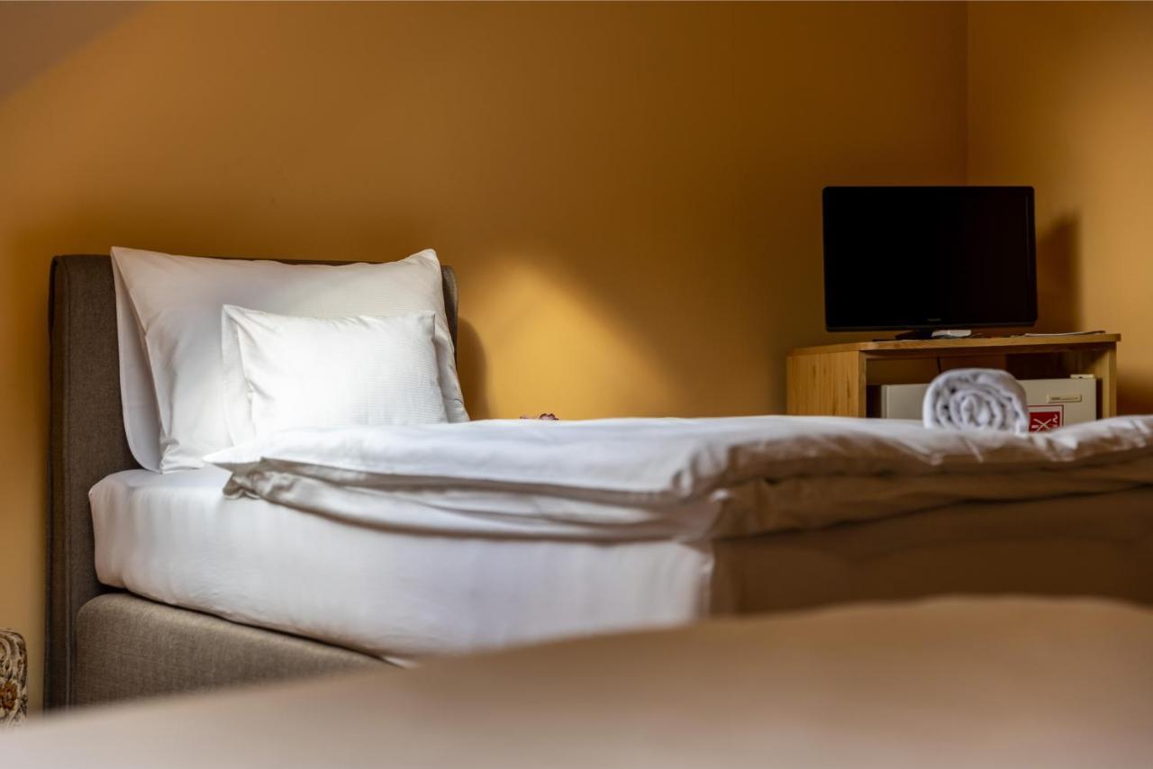 Betli Panzio Hotel Zalaegerszeg Bagian luar foto
