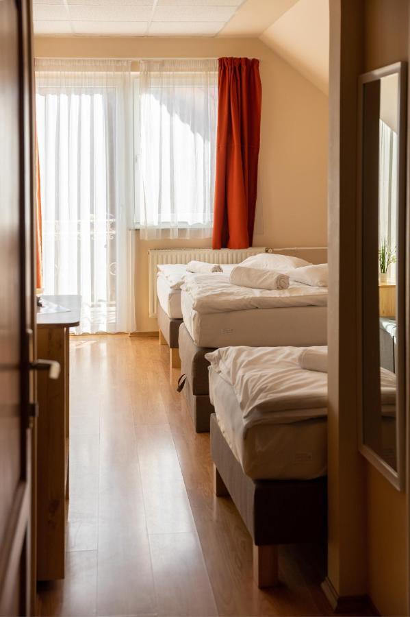 Betli Panzio Hotel Zalaegerszeg Bagian luar foto