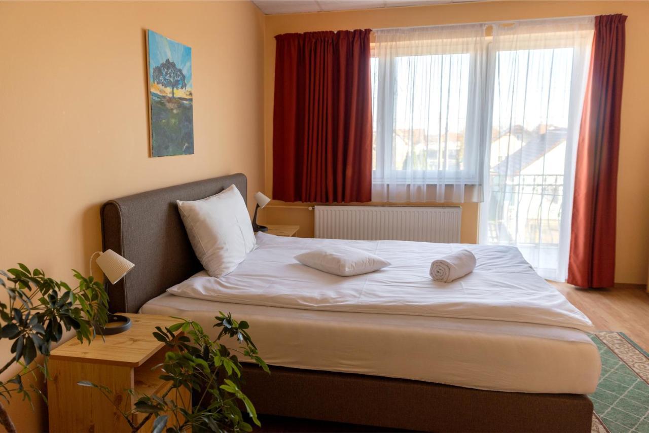 Betli Panzio Hotel Zalaegerszeg Bagian luar foto